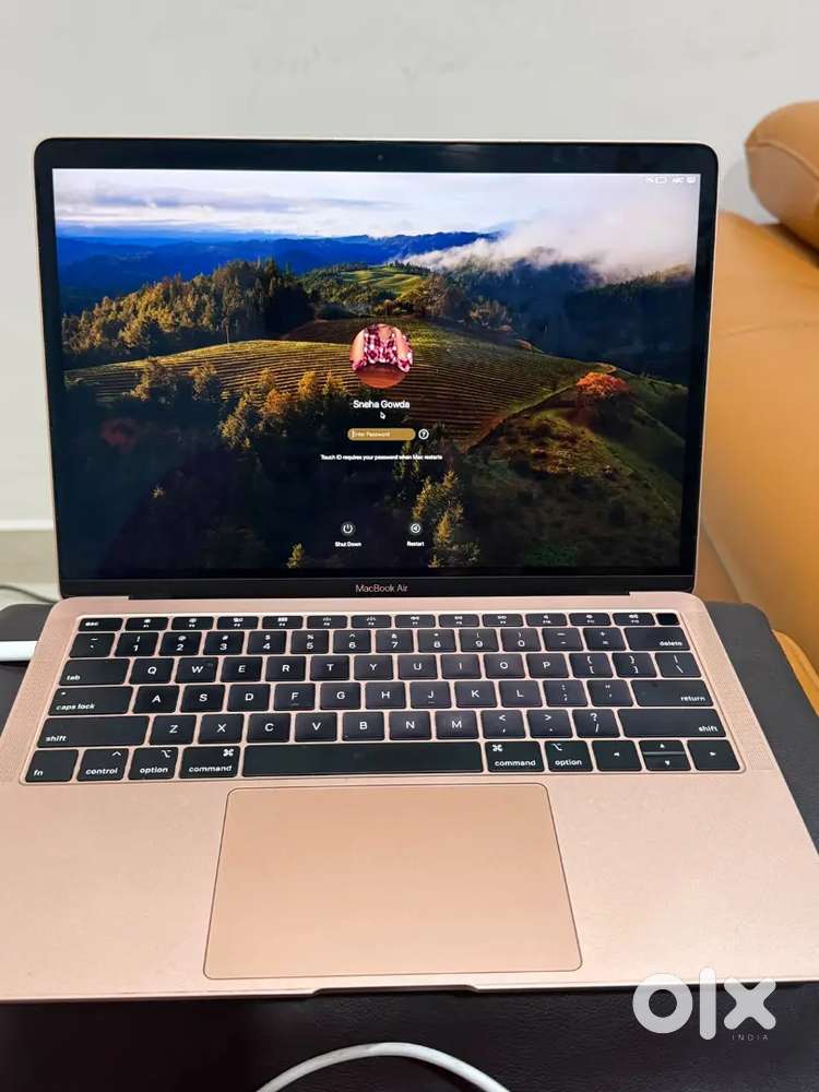 Macbook air 13inch retina screen 2019 model