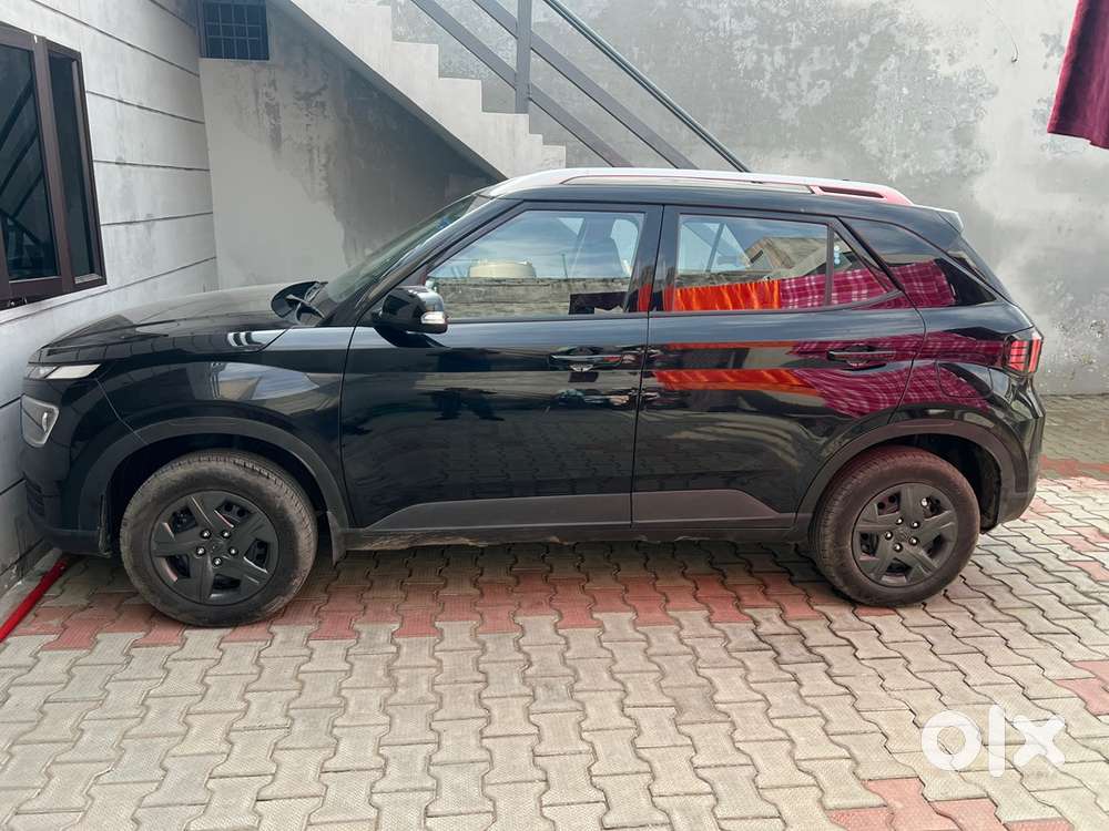 Hyundai Venue Petrol 2025