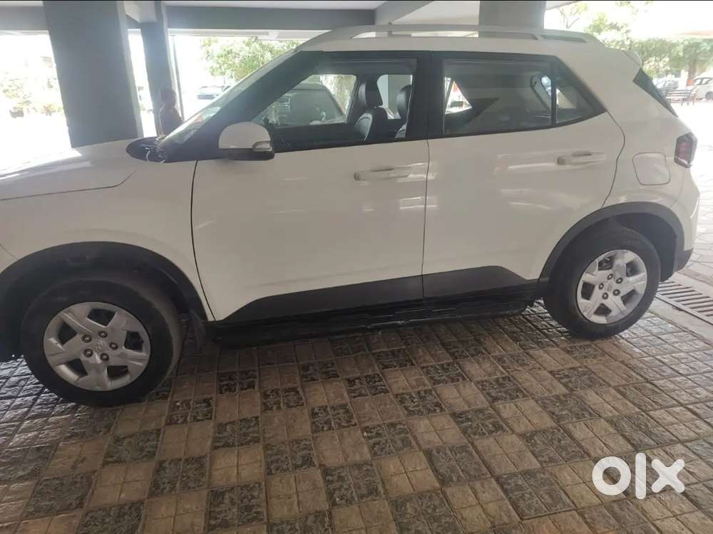Hyundai Venue 2022 Petrol Well Maintained