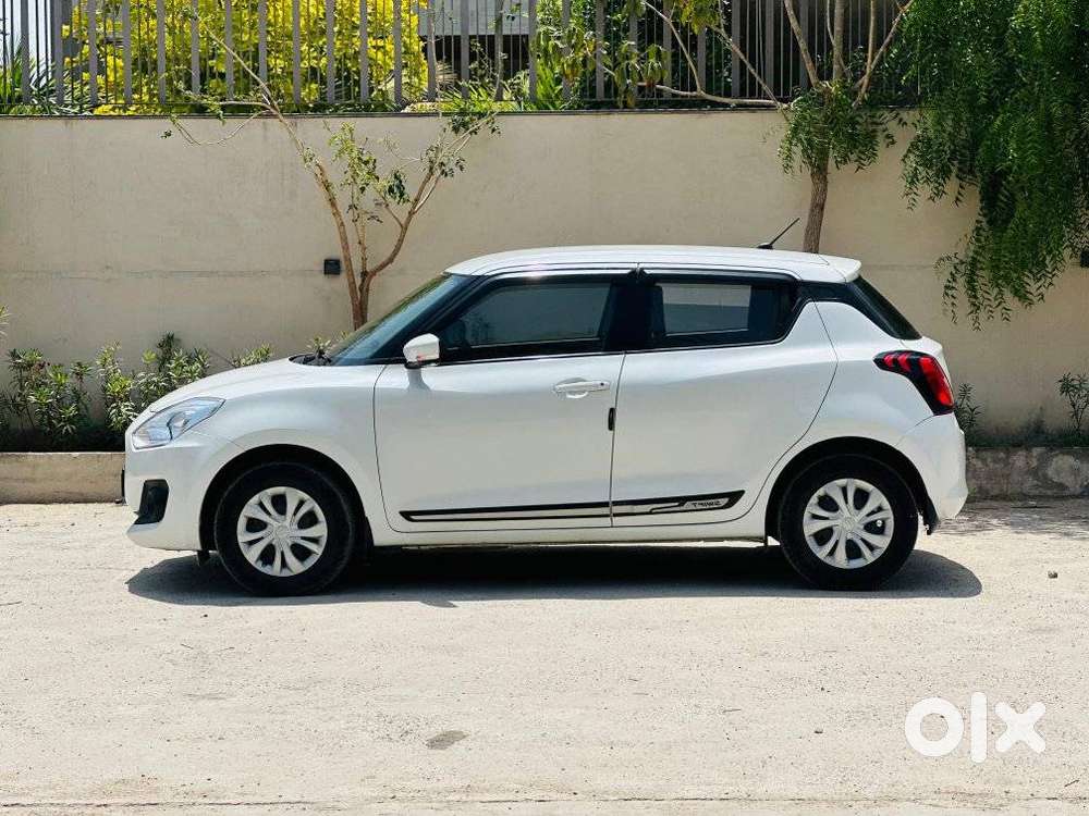 Maruti Suzuki Swift Vxi + Manual, 2022, Petrol