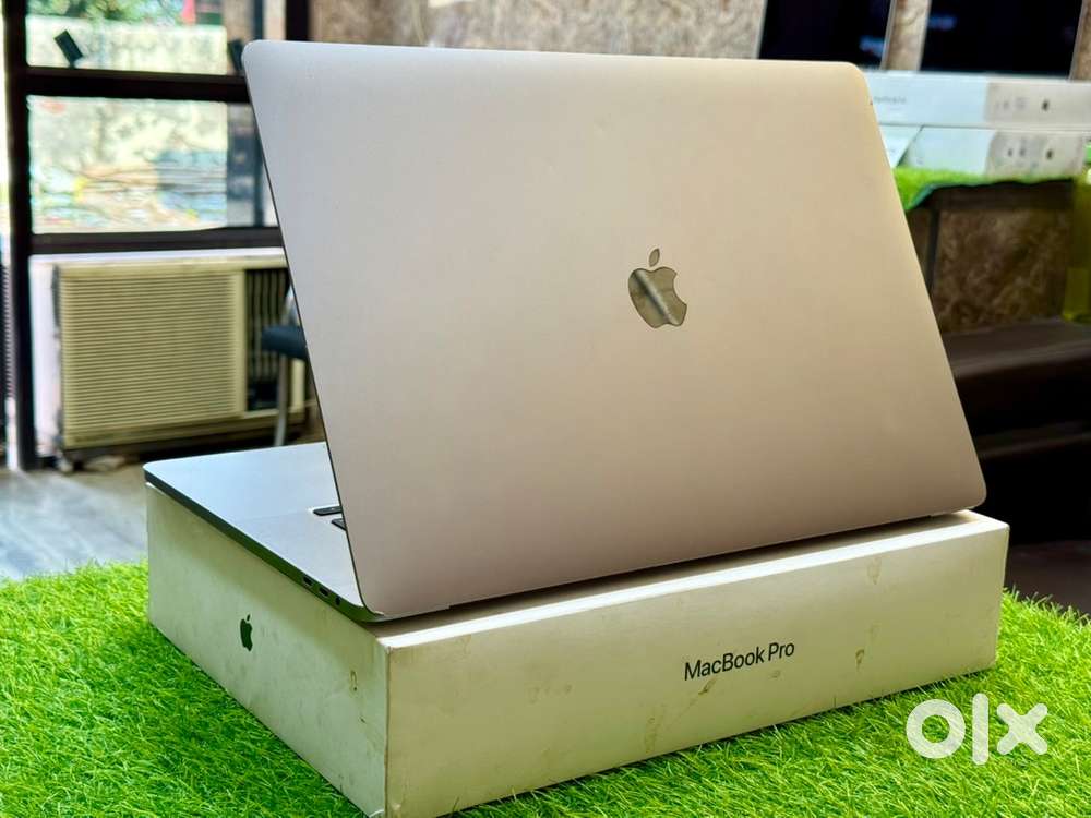 Apple MacBook Pro 16” Core i7 / 16GB / 512GB SSD 5.5GB GPU