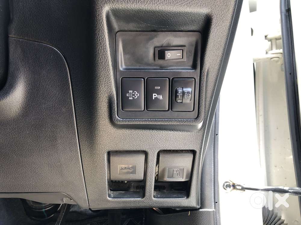 Toyota Innova Crysta 2.4 G Plus Mt 8 Str, 2025, Diesel