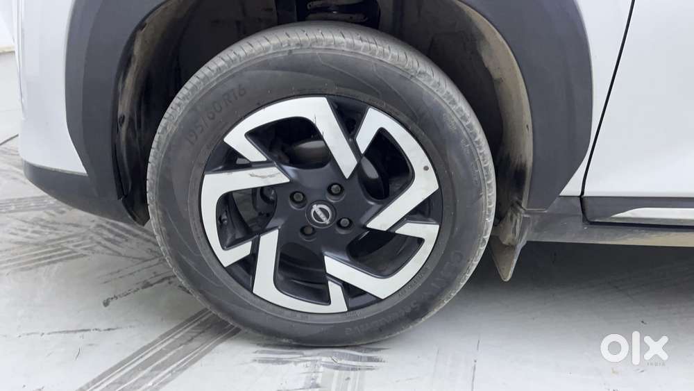 Nissan Magnite 1.0 Xv Premium Turbo Cvt, 2022, Petrol