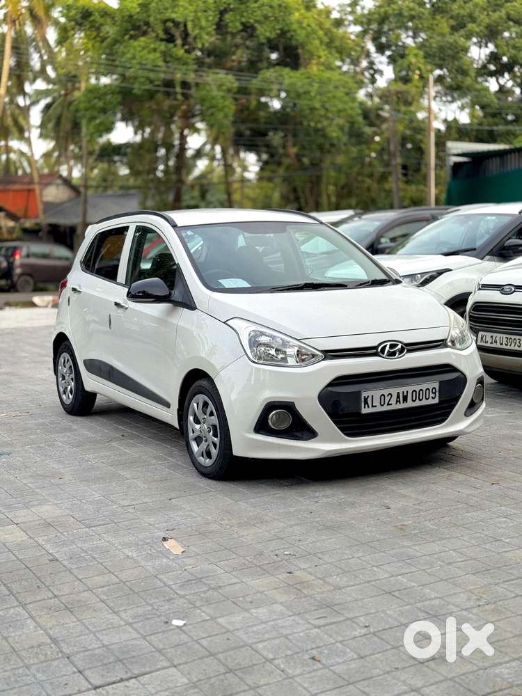 Hyundai Grand I10 At Sportz, 2015, Petrol
