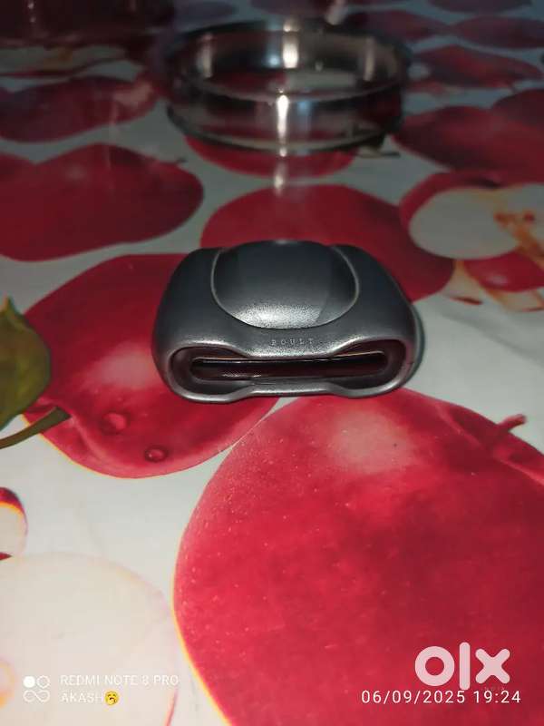 Best tws (boult astra,black) earbuds. Not a single scratch and new one