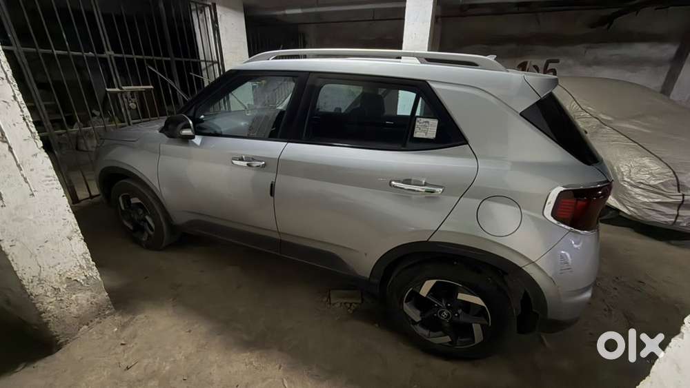 Hyundai Venue Sx(o) Diesel Manual Top End Model Delhi Registered