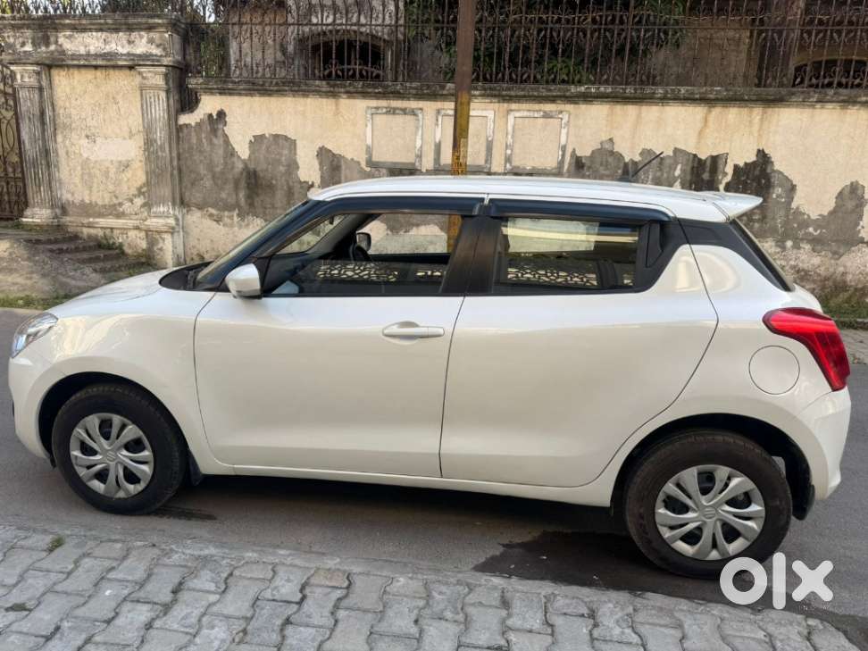 Maruti Suzuki Swift Vxi + Manual, 2021, Petrol