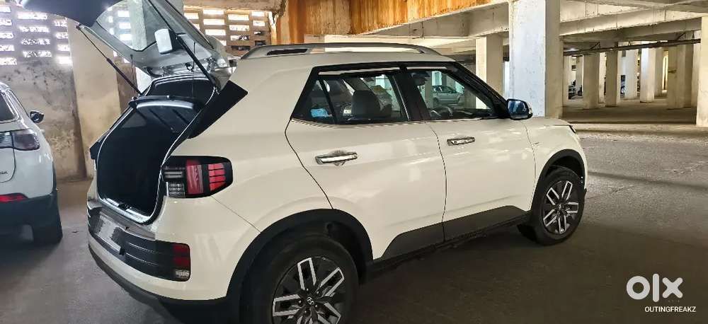 Hyundai Venue Mid-variant Turbo Model 16wheel Cruise Control Imt