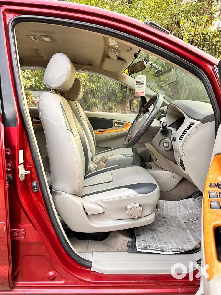 Toyota Innova 2004-2011 2.5 V Diesel 8-seater, 2010, Diesel