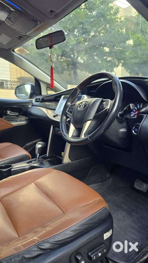 Toyota Innova Crysta 2.8z Automatic, 2016