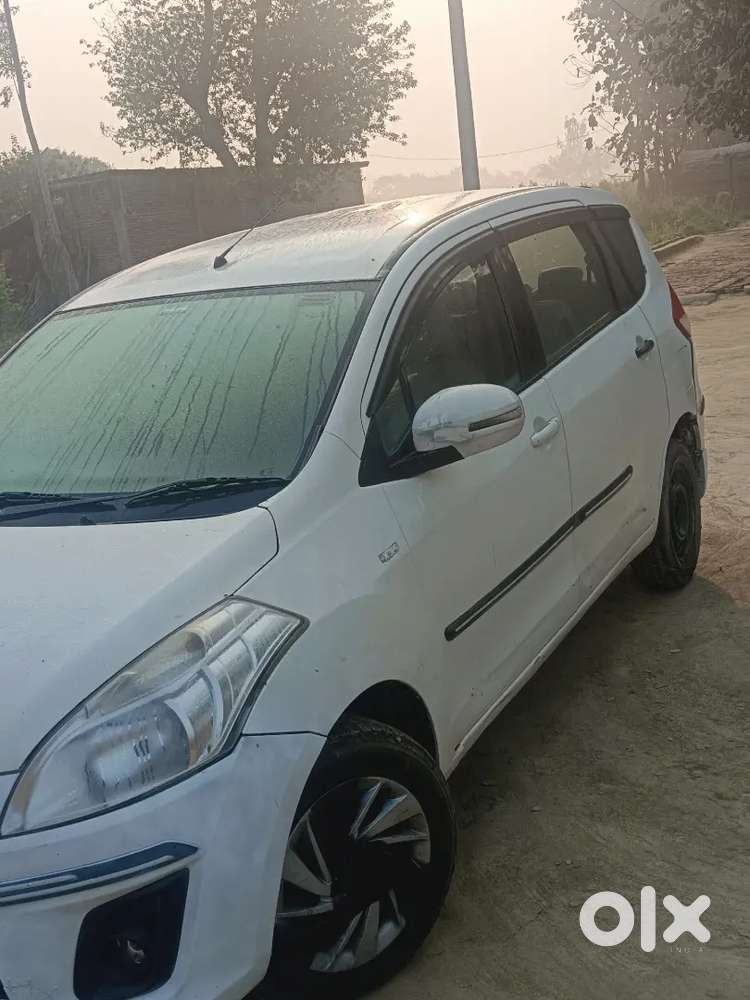 White Colour Ka Car Hai