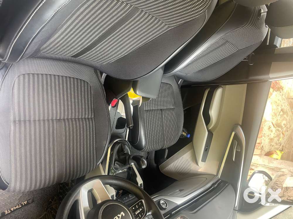 Kia Carens 2023 Petrol Well Maintained