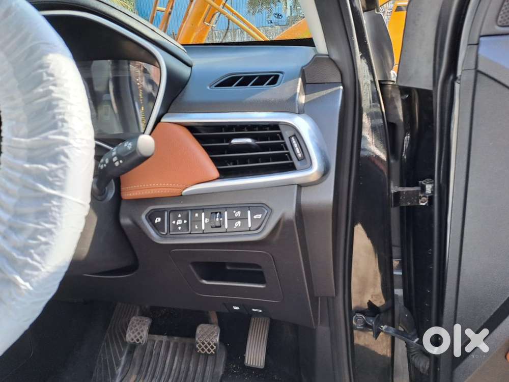 Mg Hector Plus 2021 Km Driven