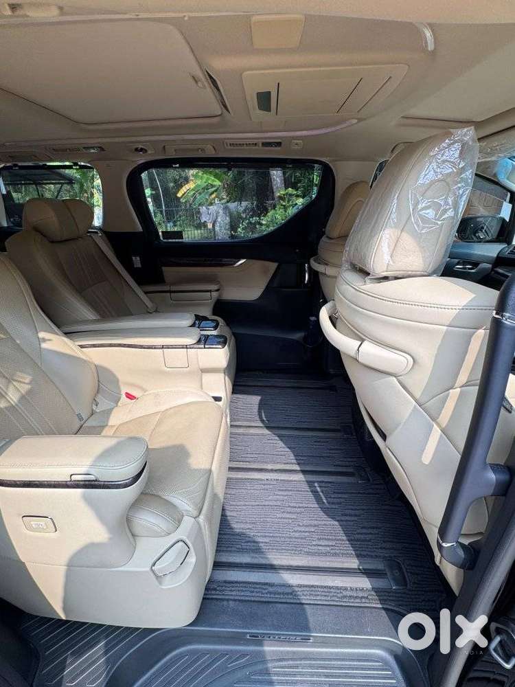 Toyota Vellfire 2.5 Hybrid, 2022, Petrol