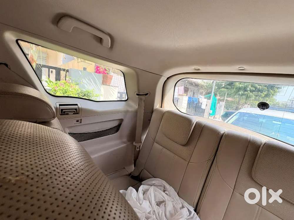 Mahindra Xuv500 2018  W10
