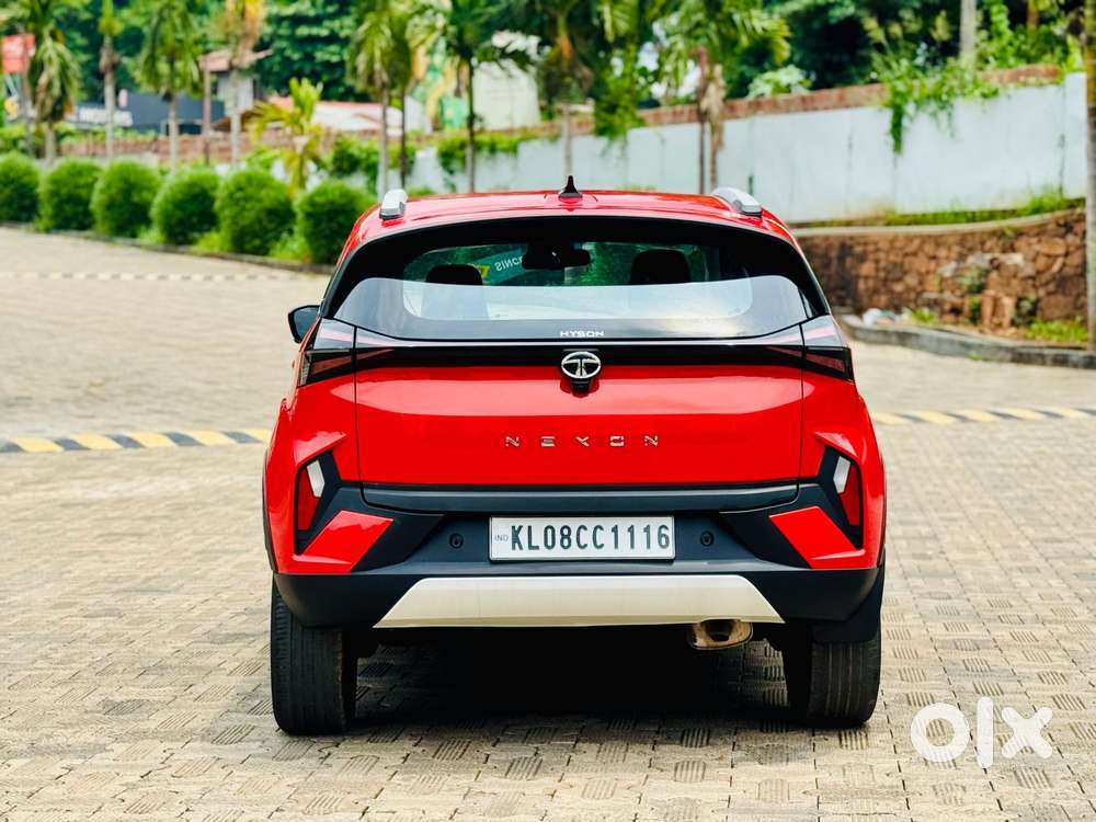 Tata Nexon Creative Plus 1.2 Revotron Petrol 6 Mt, 2023, Petrol