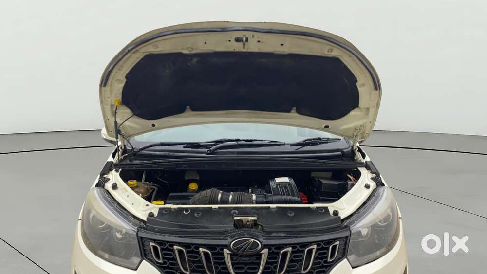 Mahindra Marazzo M8, 2018, Diesel
