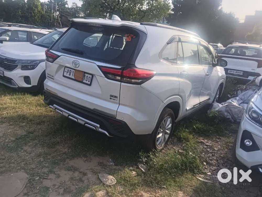 Toyota Innova Hycross 2025 Petrol 2000 Km Driven