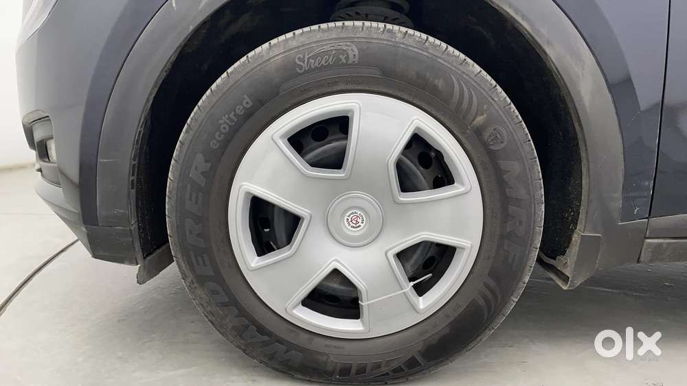 Mahindra Xuv700 2.2 Ax 3 Diesel Mt 5 Str, 2022, Diesel