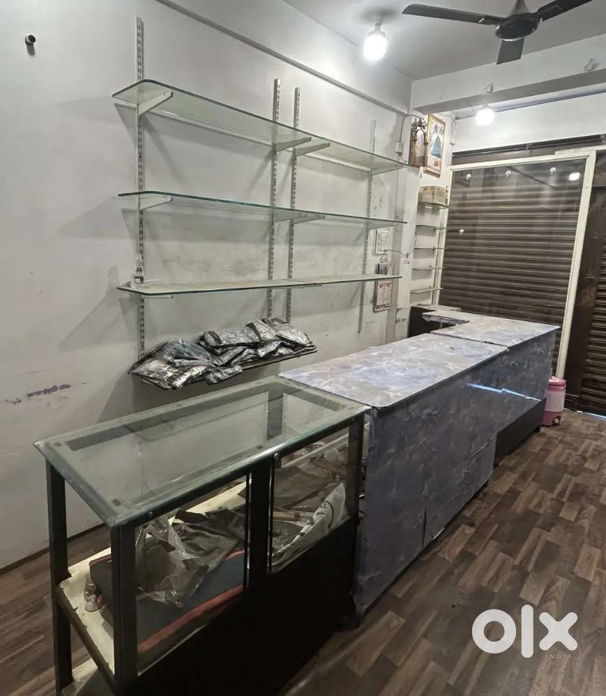 3 counter and rake with toughen glass