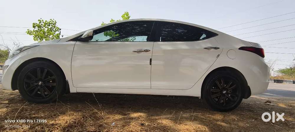 Hyundai Elantra Fluidic Petrol 2015 Model