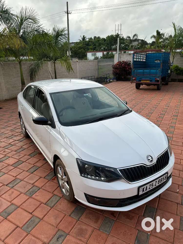 Skoda Rapid Elegance 2013