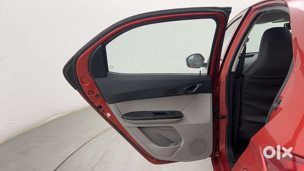 Tata Tiago 1.2 Revotron Xta, 2018, Petrol