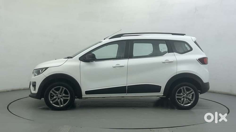 Renault Triber Rxz, 2022, Petrol