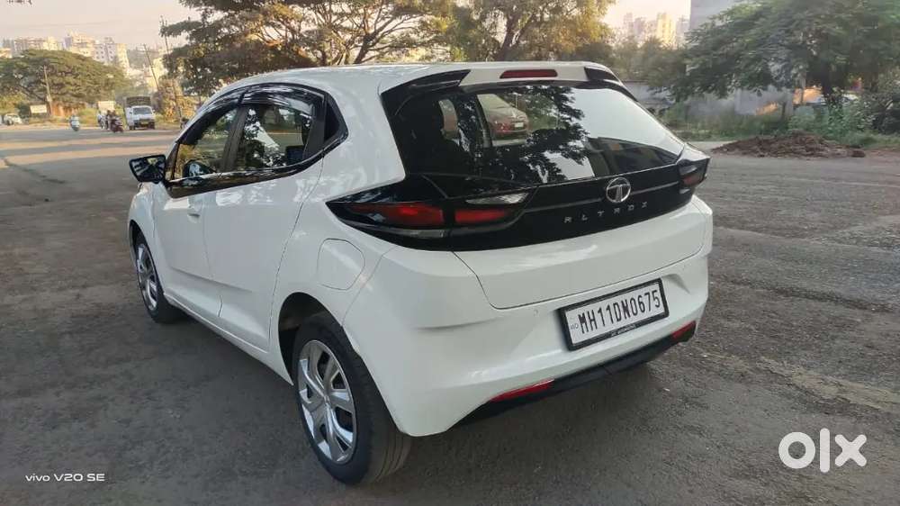 Tata Altroz 2023 Cng & Hybrids 42685 Km Driven