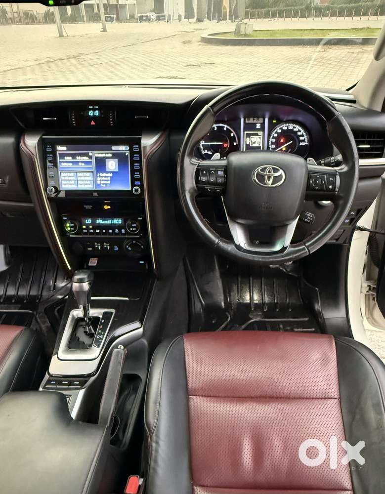 Toyota Fortuner 2.8 Legender 4x4, 2022, Diesel