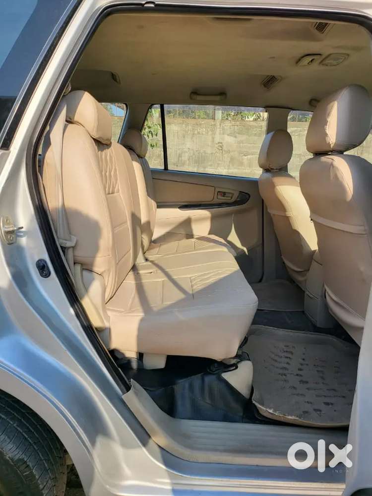 Toyota Innova Hycross 2011 113000 Km