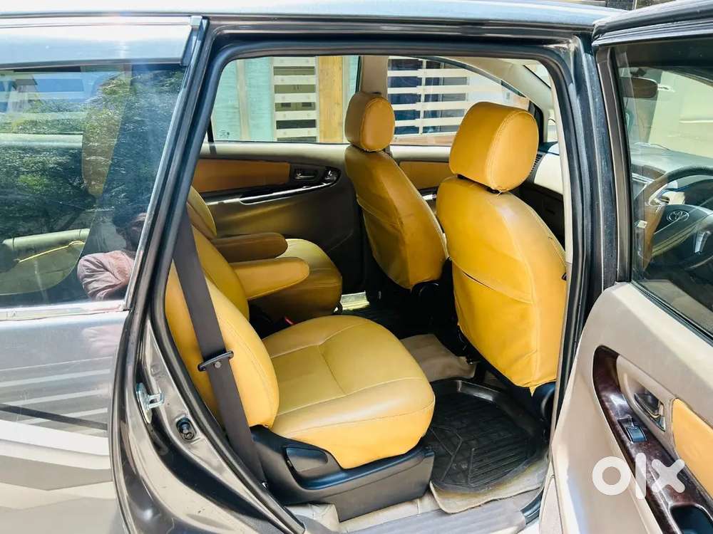 Innova Top Model. Complete Showroom Maintain