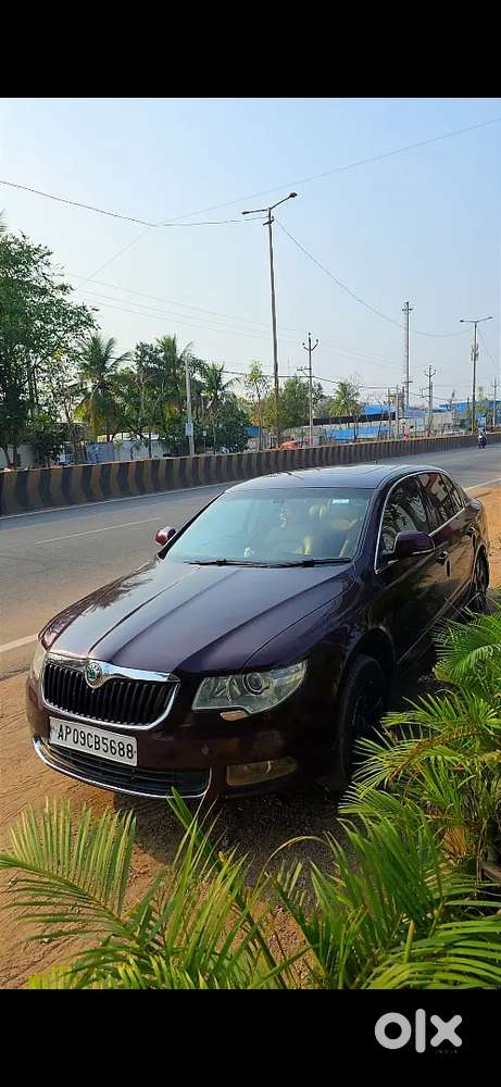 Skoda Superb 2011 Petrol 85000 Km Driven