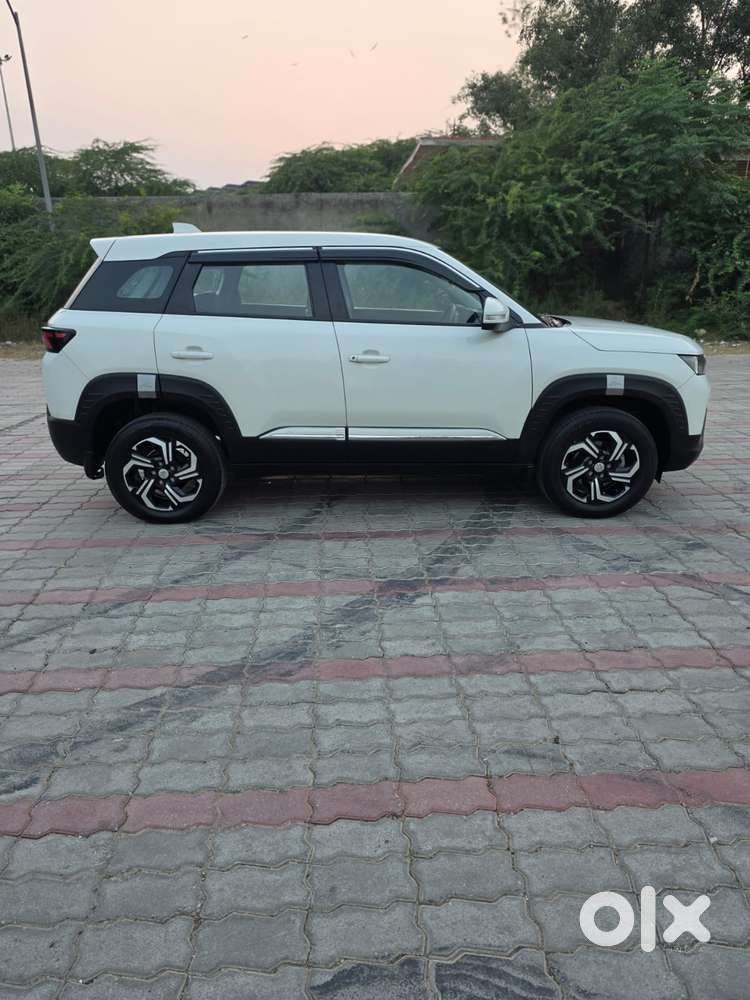 Maruti Suzuki Brezza 1.5 Lxi Smart Hybrid, 2024, Petrol