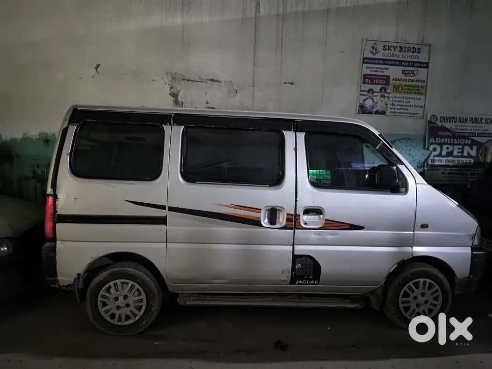 Gaddi Ok He Baas Bhr Se Thoda Kaam He Tyre Bhi Naye Hee