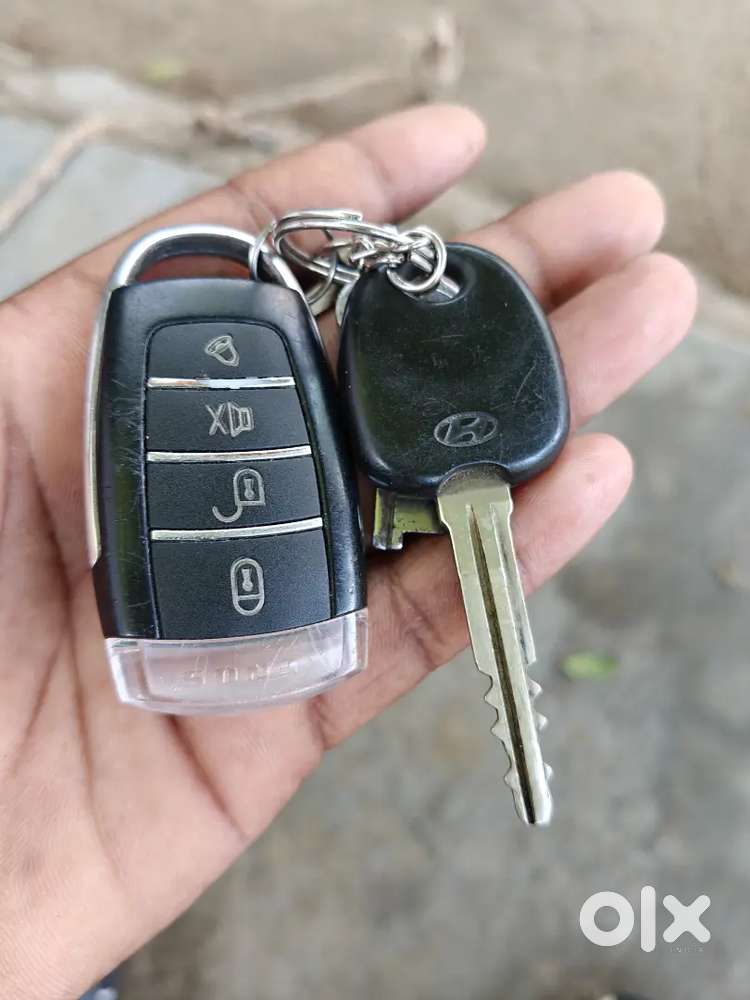 गाड़ी में कोई कमी नहीं है 
आराम से गाड़ी देख के लेवो