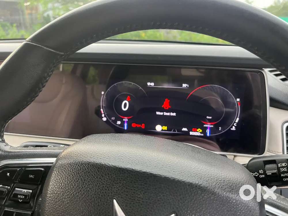 Mahindra Xuv700 2022 Petrol 90650 Km Driven