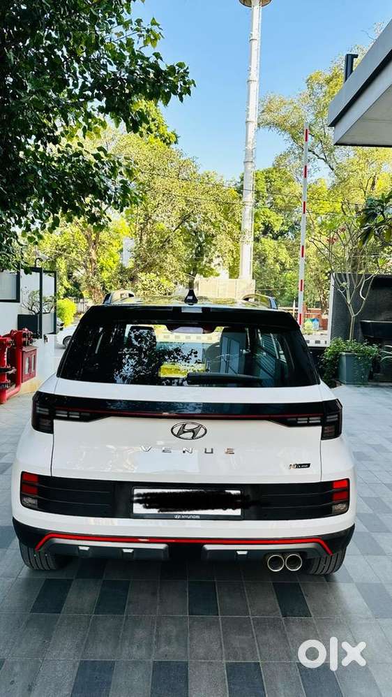 Venu N8 Dual Tone Dct Only 14000 Km Driven Single-handed