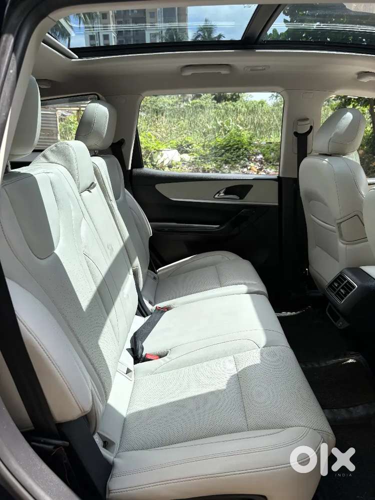 Mahindra Xuv700 Ax7l Petrol 7 Seater Bs-vi Car