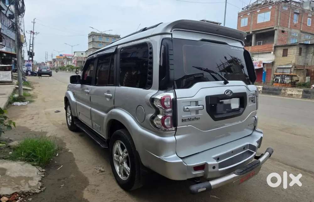 Mahindra Scorpio S10