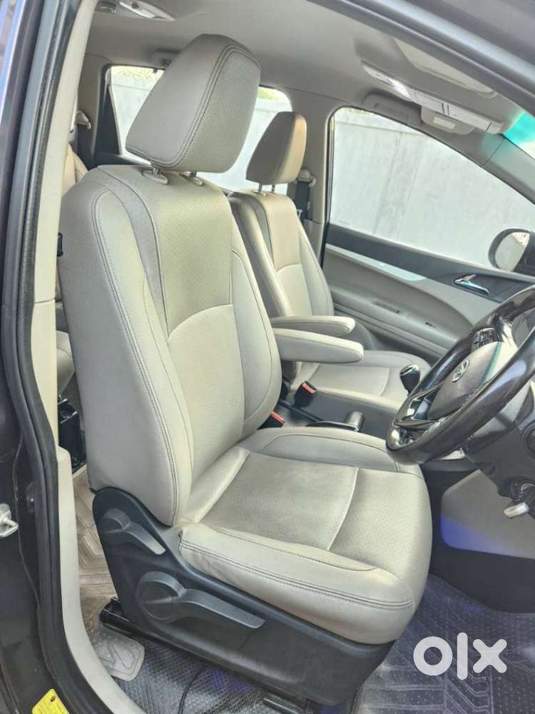 Mahindra Marazzo M8, 2019, Diesel