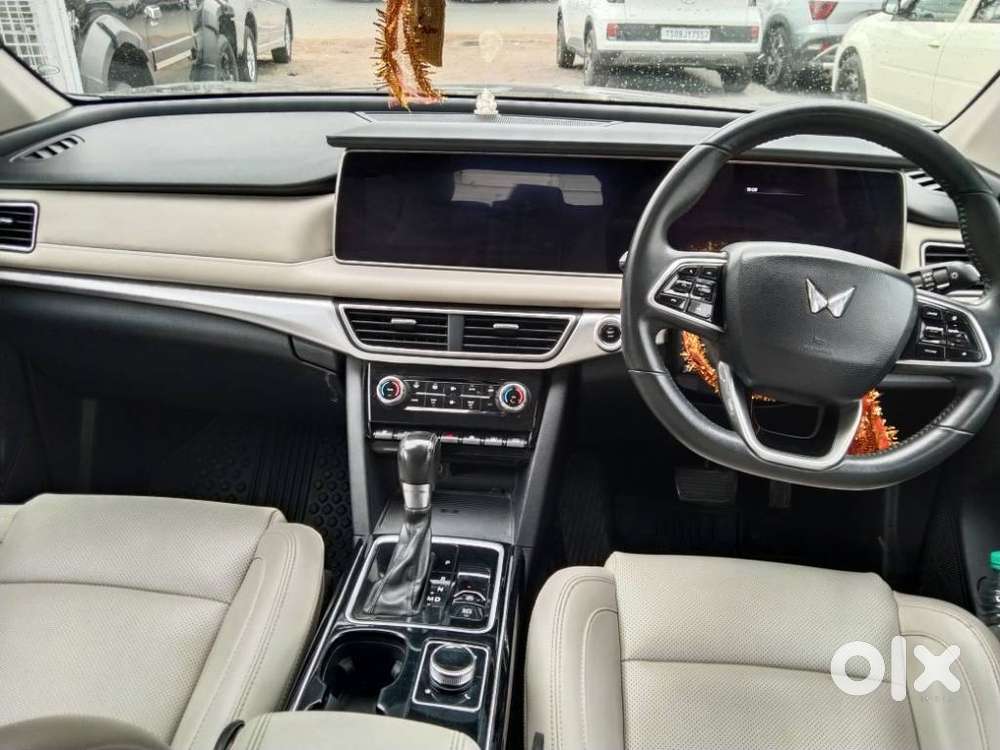 Mahindra Xuv700 2.2 Ax 7 Diesel At Luxury Pack Str Awd, 2022, Diesel