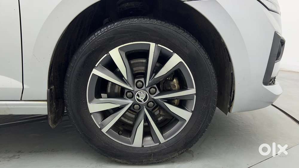 Skoda Slavia Style 1.0l Tsi Mt, 2023, Petrol