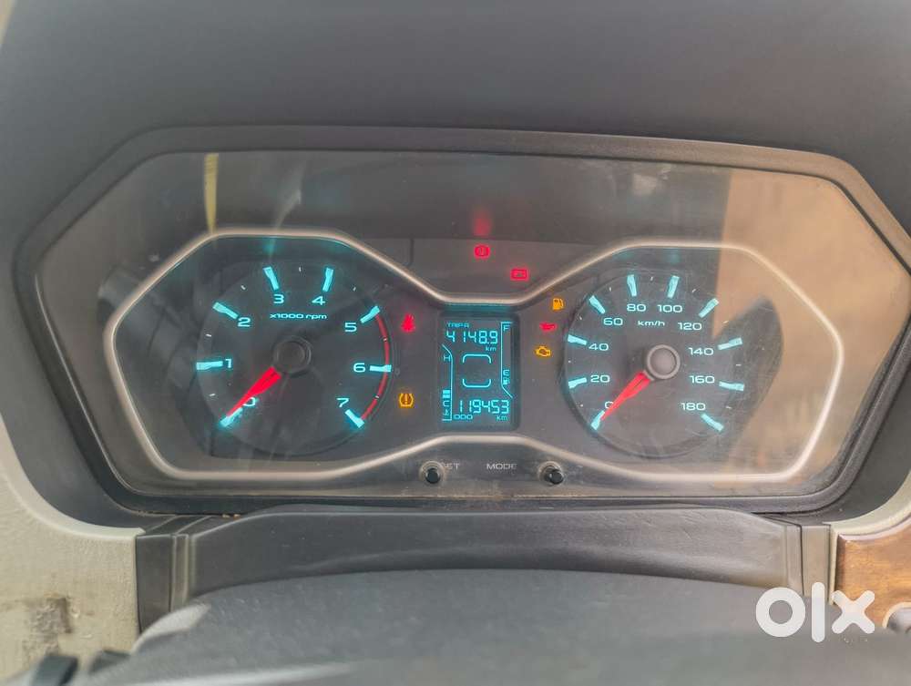 Mahindra Scorpio S10, 2016