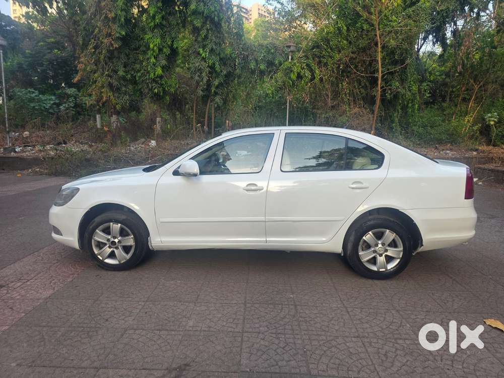 Skoda Laura Ambiente 2.0 Tdi Cr Manual, 2011, Diesel