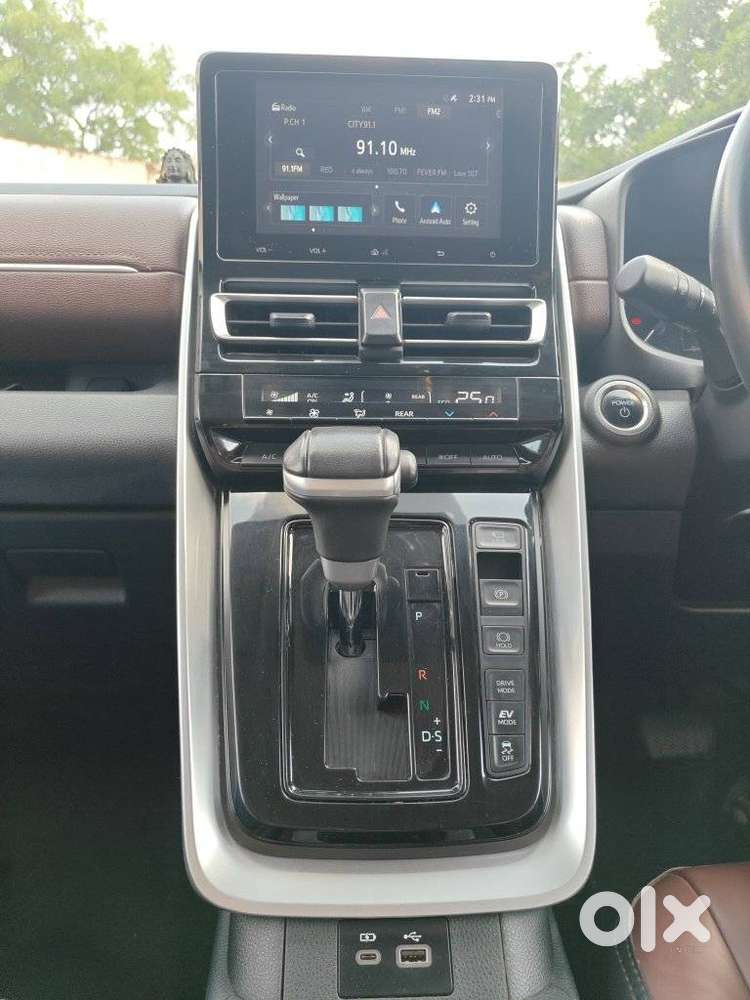 Toyota Innova Hycross 2.0 Vx (o) Hybrid 8 Str, 2023, Petrol