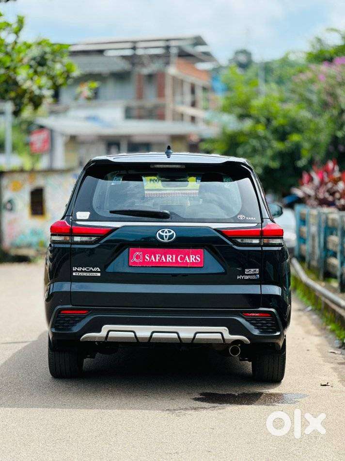 Toyota Innova Hycross 2.0 Zx Hybrid 7 Str, 2023, Petrol