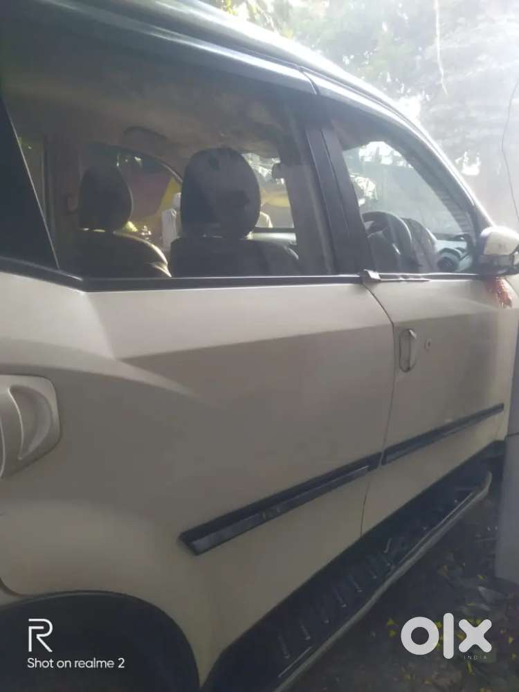 Mahindra Xuv500 2015 Diesel 80000 Km Driven