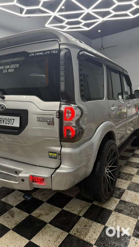 Mahindra Scorpio Classic S10 2016