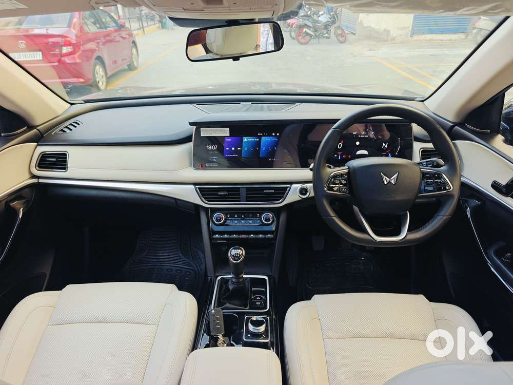 Mahindra Xuv700 2.2 Ax 7 Diesel Mt Luxury Pack Str, 2025, Diesel